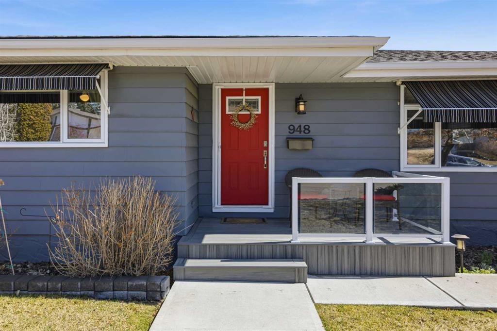 948 Canaveral Crescent Sw, Calgary, AB - Outdoor