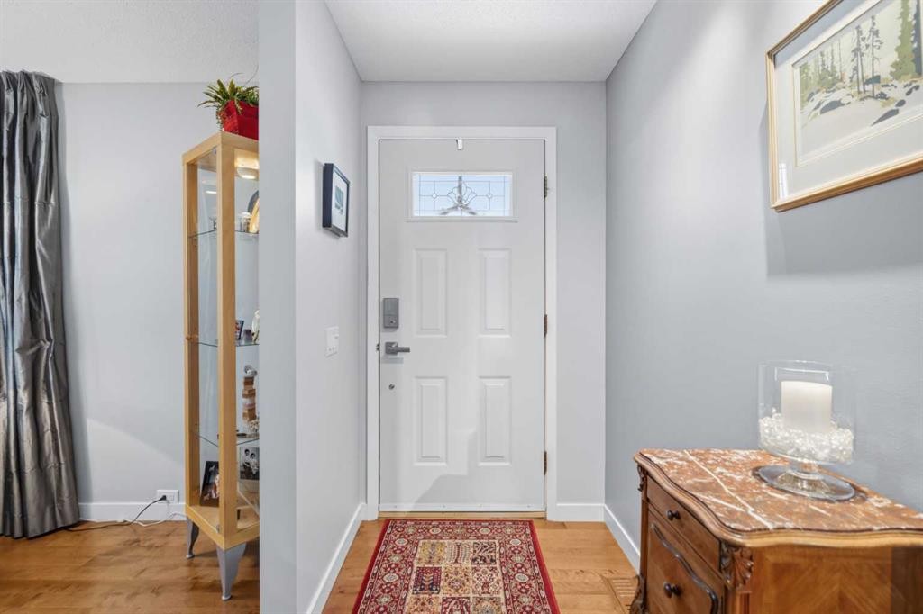 948 Canaveral Crescent Sw, Calgary, AB - Indoor Photo Showing Other Room