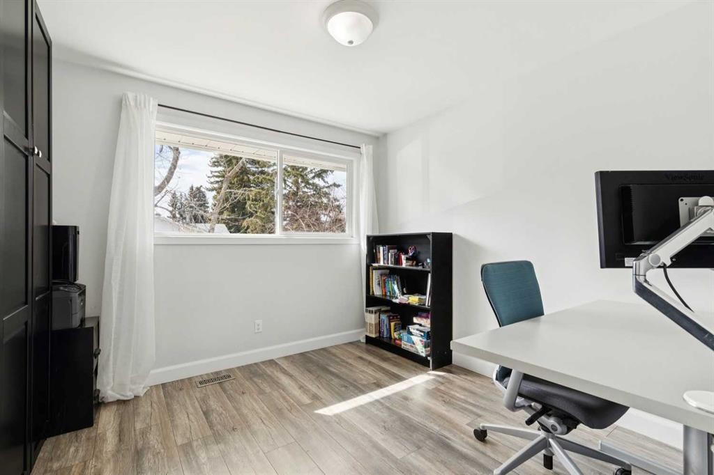 4819 30 Avenue Sw, Calgary, AB - Indoor Photo Showing Office