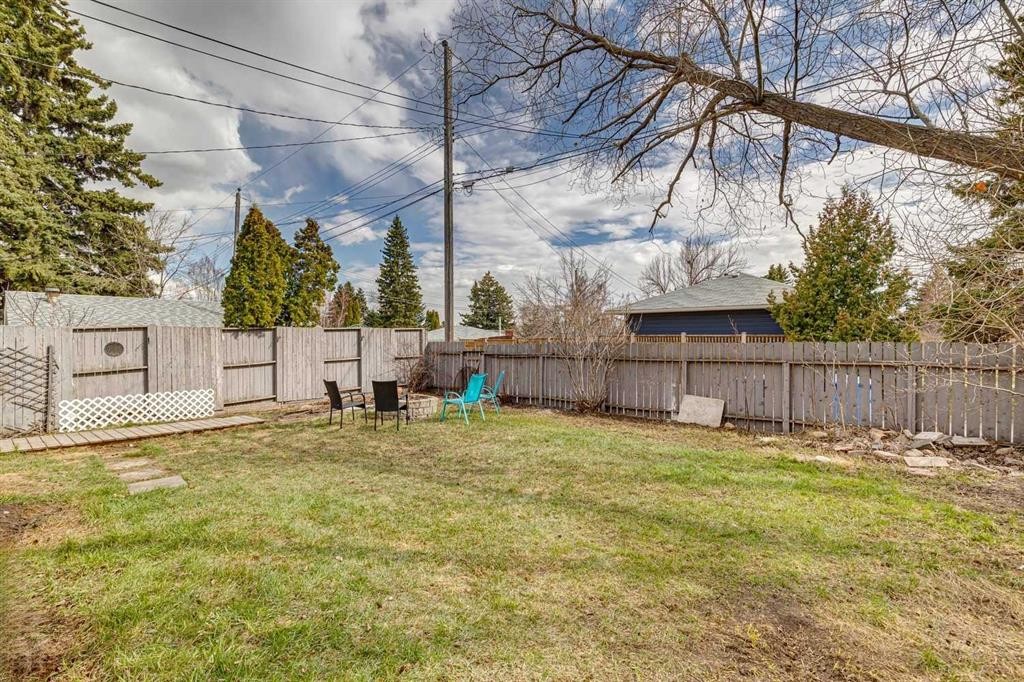 4819 30 Avenue Sw, Calgary, AB - Outdoor