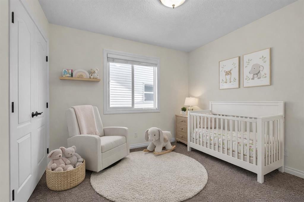 8 Legacy Terrace Se, Calgary, AB - Indoor Photo Showing Bedroom