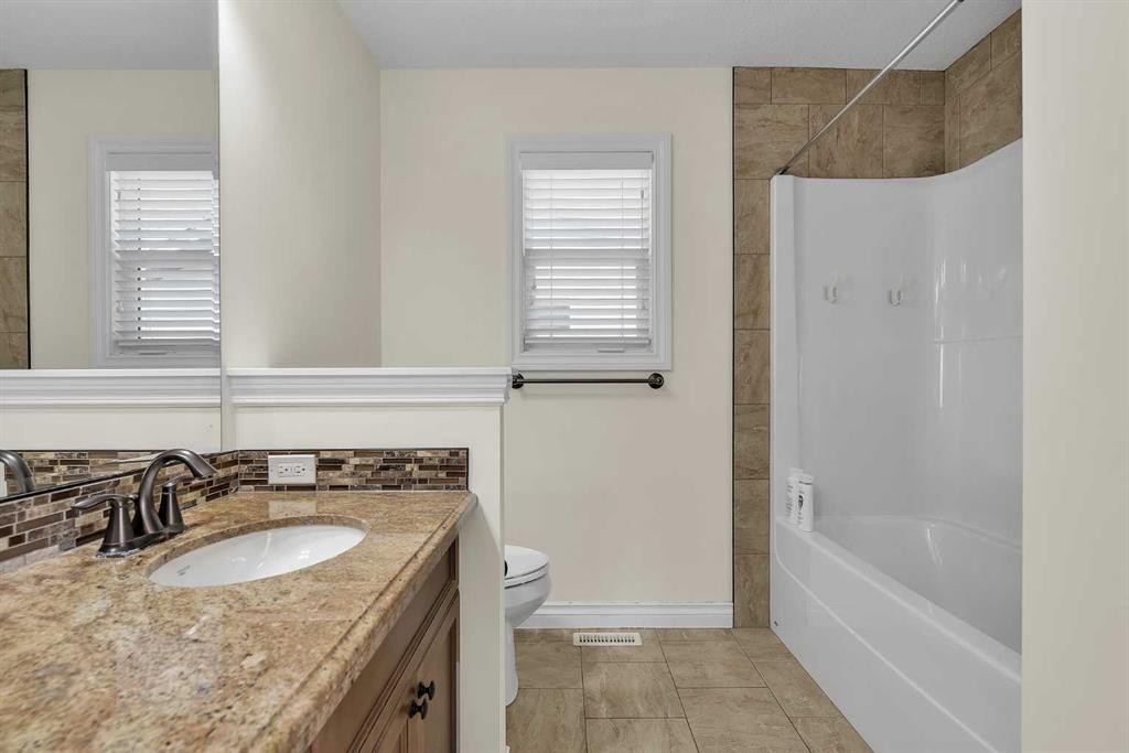 8 Legacy Terrace Se, Calgary, AB - Indoor Photo Showing Bathroom