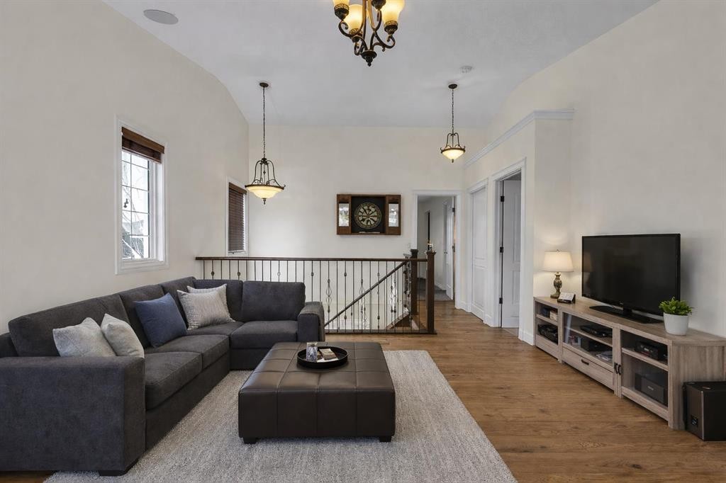 8 Legacy Terrace Se, Calgary, AB - Indoor Photo Showing Living Room