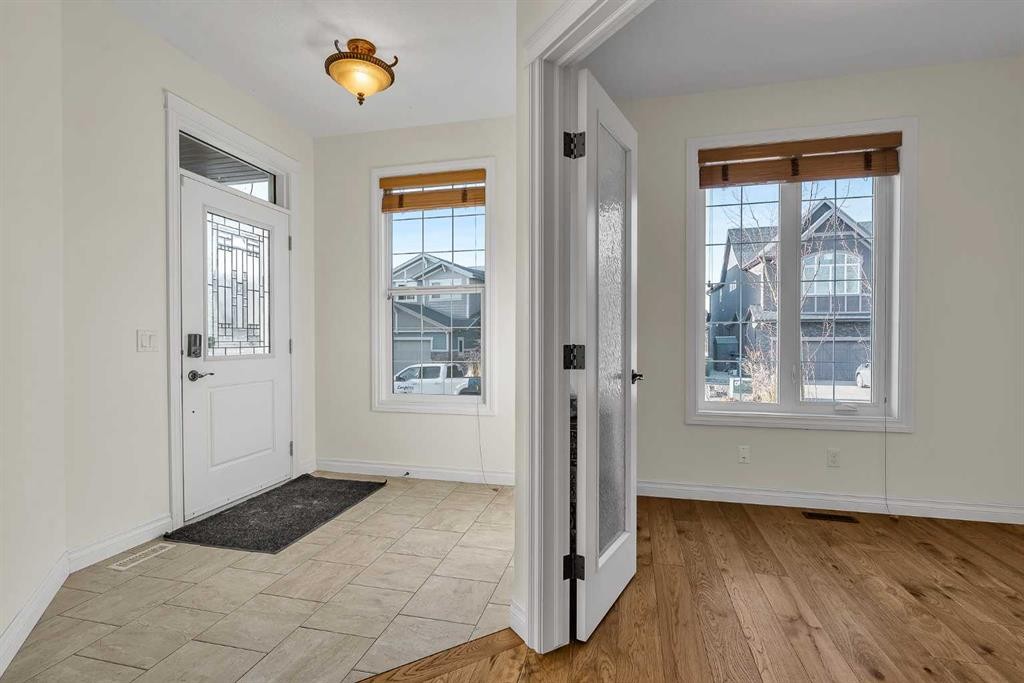 8 Legacy Terrace Se, Calgary, AB - Indoor Photo Showing Other Room