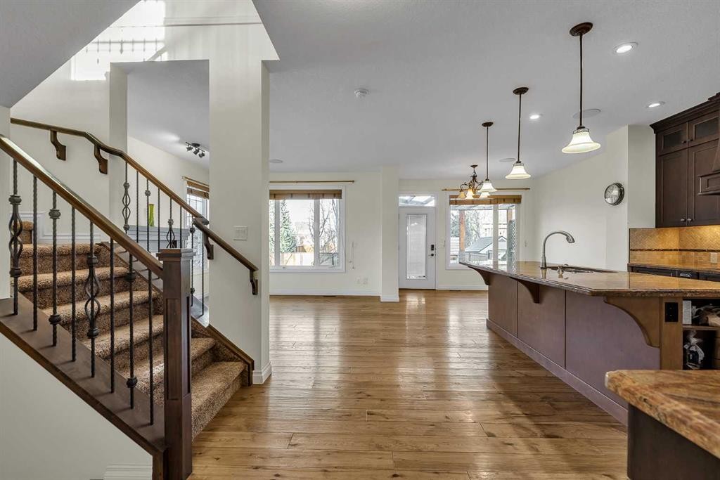 8 Legacy Terrace Se, Calgary, AB - Indoor
