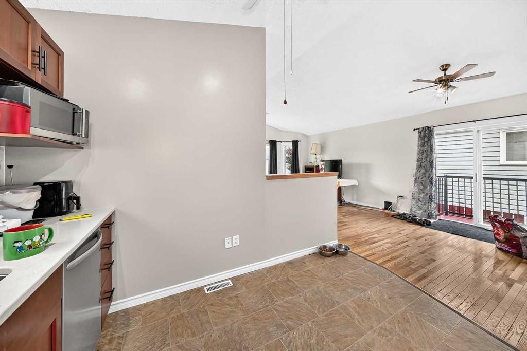 208 Erin Meadow Green Se, Calgary, AB