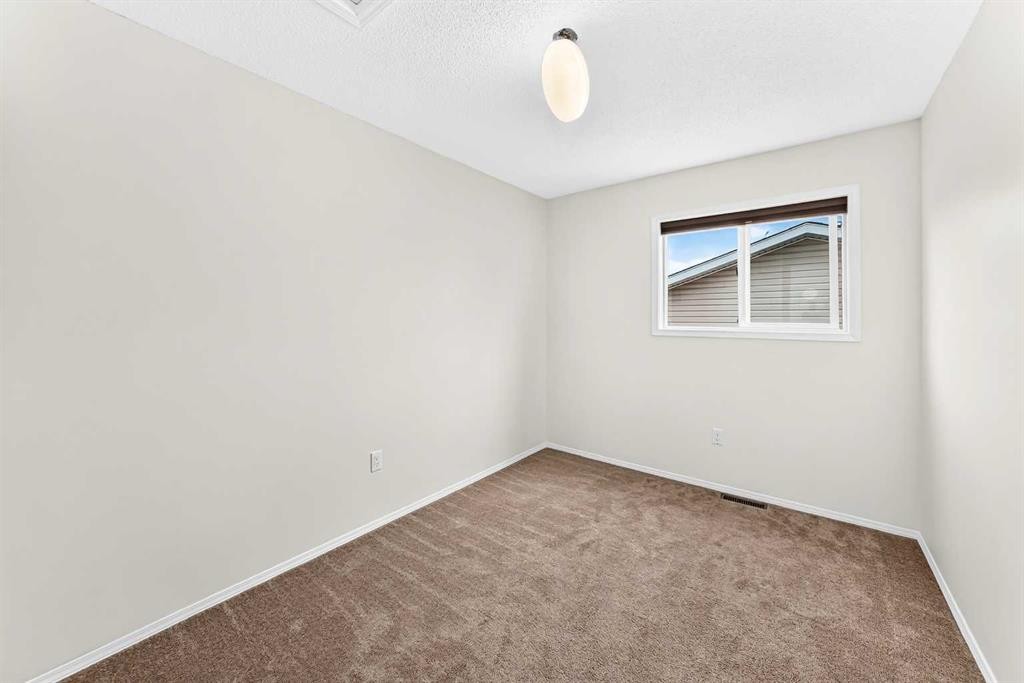 208 Erin Meadow Green Se, Calgary, AB