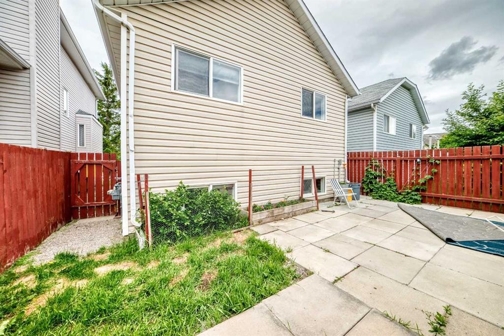 208 Erin Meadow Green Se, Calgary, AB