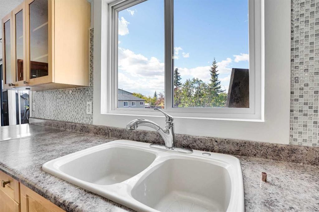 26 Falmead Bay Ne, Calgary, AB - Indoor Photo Showing Kitchen With Double Sink