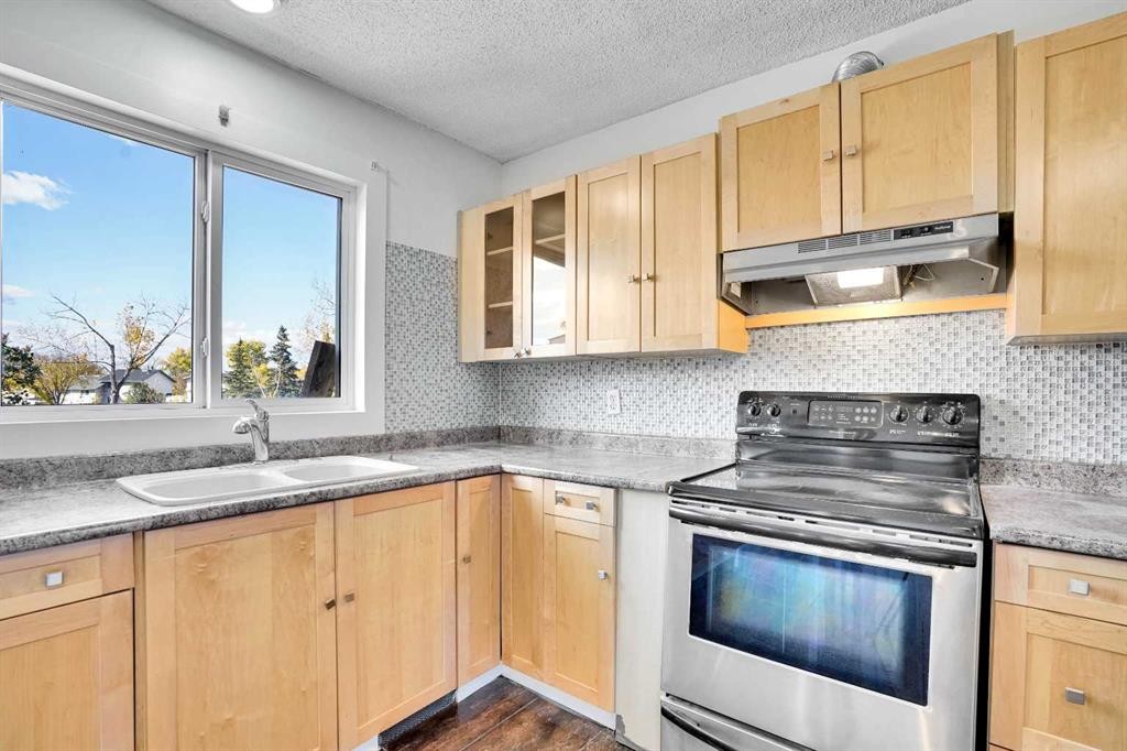 26 Falmead Bay Ne, Calgary, AB - Indoor Photo Showing Kitchen With Double Sink