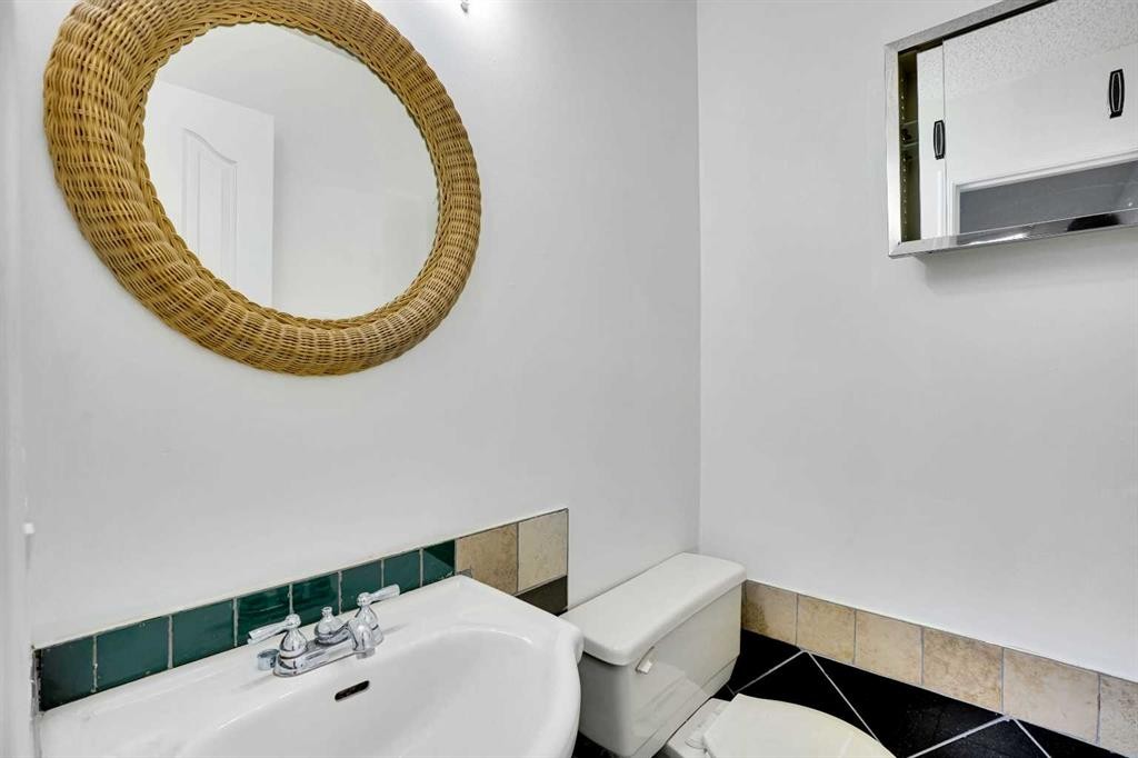 26 Falmead Bay Ne, Calgary, AB - Indoor Photo Showing Bathroom