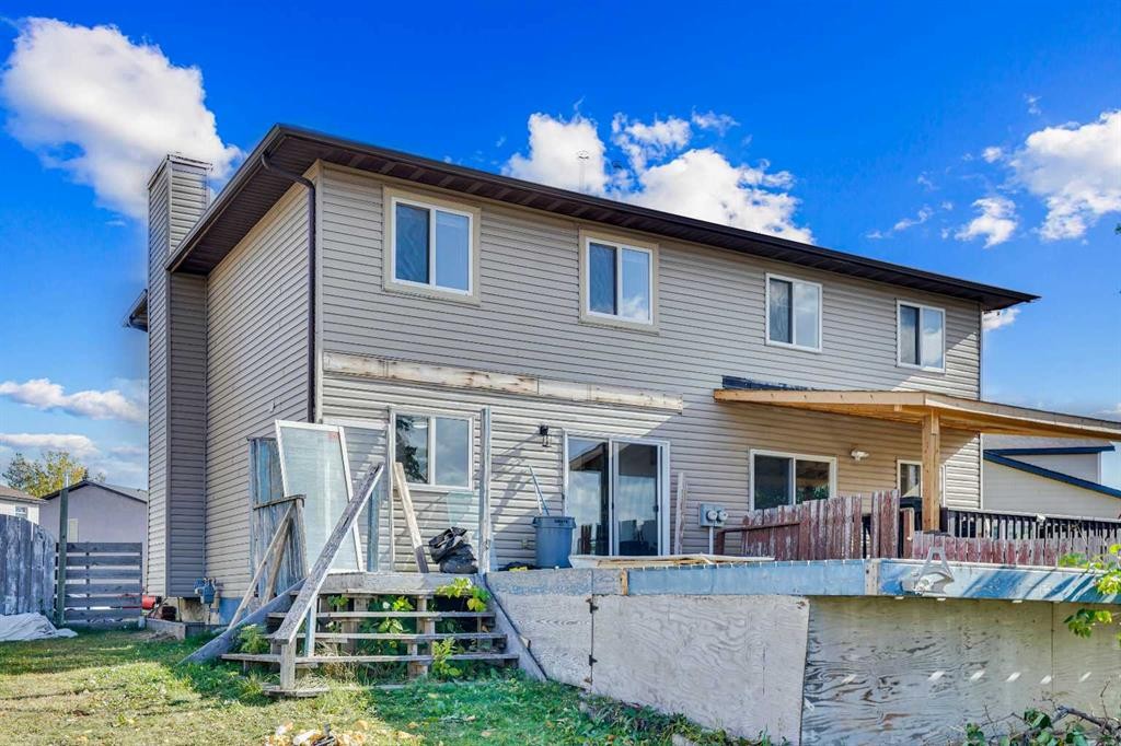 26 Falmead Bay Ne, Calgary, AB - Outdoor