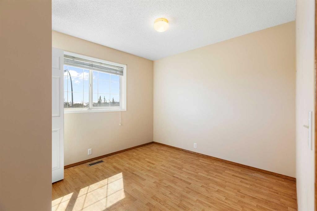 205 Scotia Point Nw, Calgary, AB - Indoor Photo Showing Other Room