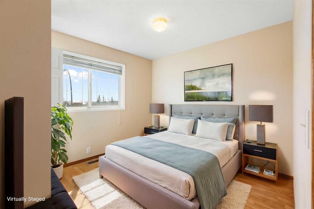 205 Scotia Point Nw, Calgary, AB - Indoor Photo Showing Bedroom
