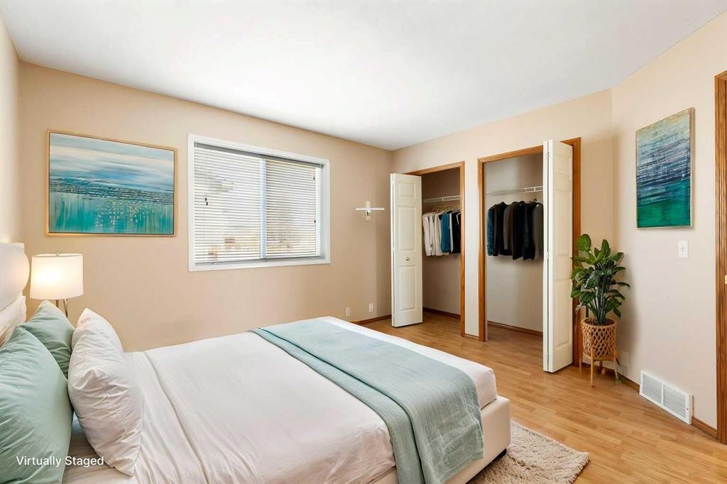 205 Scotia Point Nw, Calgary, AB - Indoor Photo Showing Bedroom