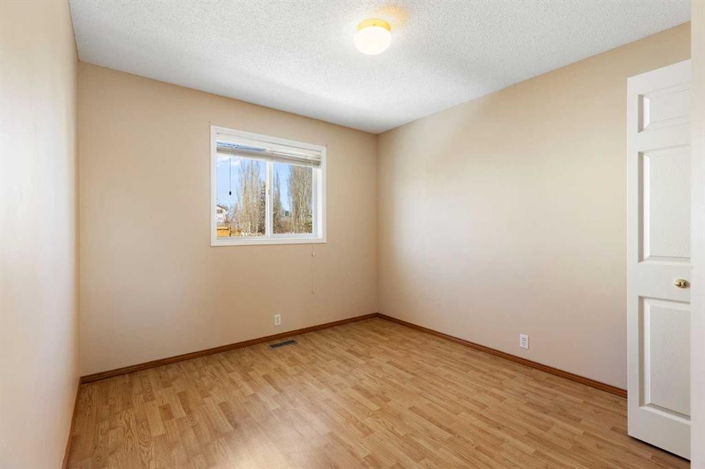 205 Scotia Point Nw, Calgary, AB - Indoor Photo Showing Other Room