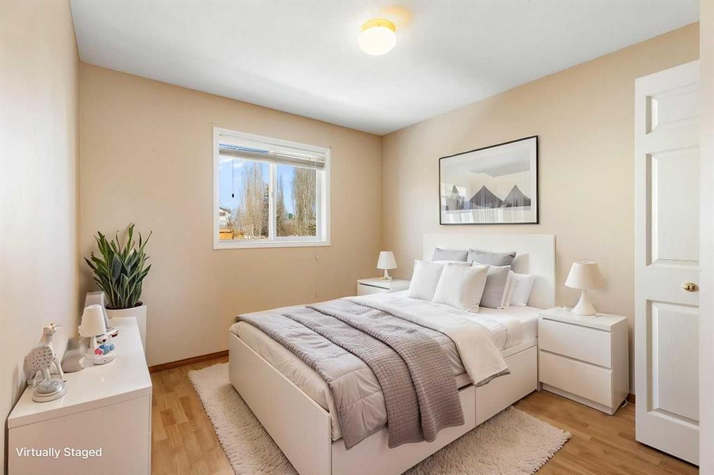 205 Scotia Point Nw, Calgary, AB - Indoor Photo Showing Bedroom