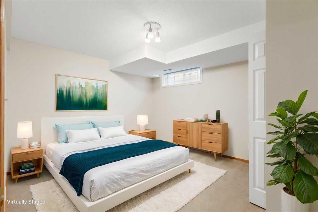 205 Scotia Point Nw, Calgary, AB - Indoor Photo Showing Bedroom