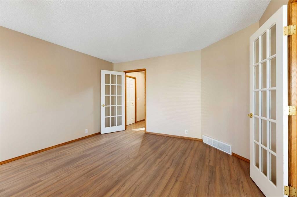 205 Scotia Point Nw, Calgary, AB - Indoor Photo Showing Other Room