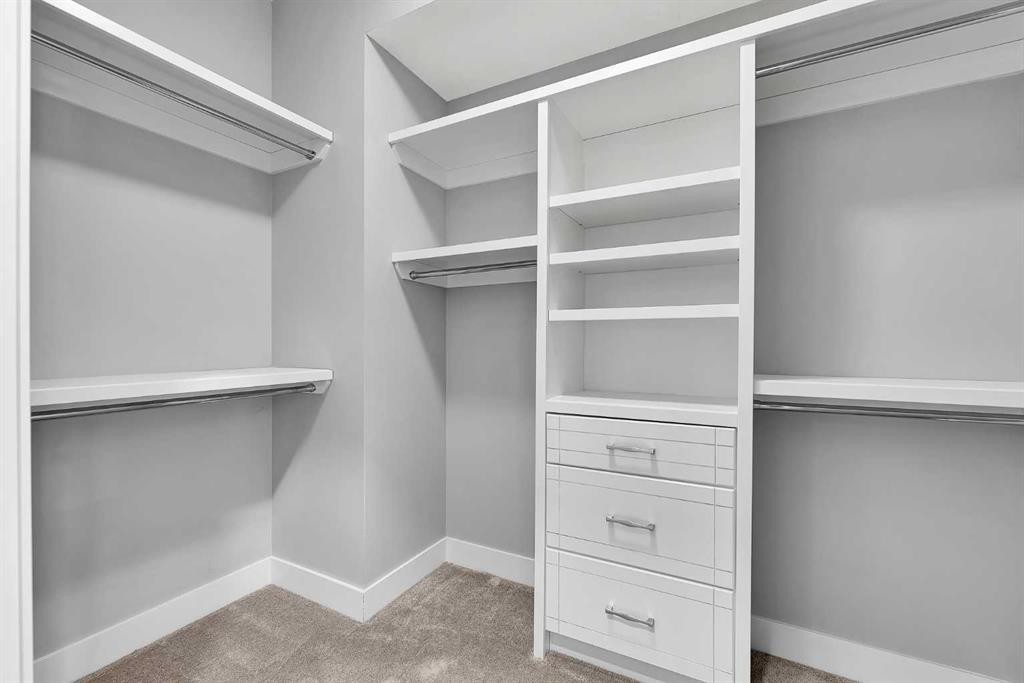 256 25 Avenue Ne, Calgary, AB - Indoor With Storage