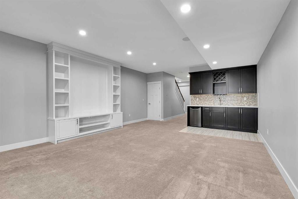 256 25 Avenue Ne, Calgary, AB - Indoor