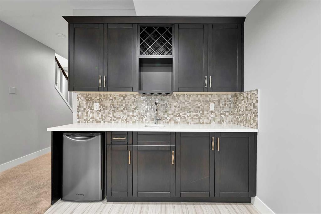 256 25 Avenue Ne, Calgary, AB - Indoor