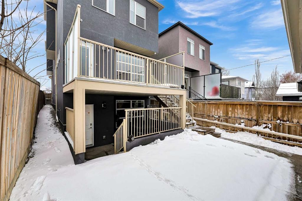 256 25 Avenue Ne, Calgary, AB - Outdoor With Exterior
