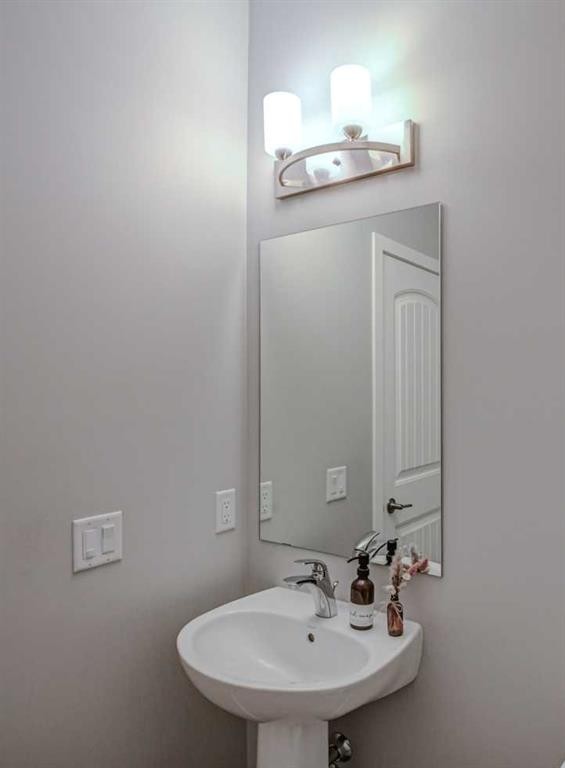 52 Masters Link Se, Calgary, AB - Indoor Photo Showing Bathroom