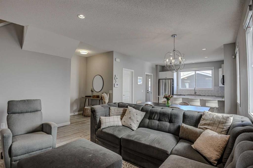 52 Masters Link Se, Calgary, AB - Indoor Photo Showing Living Room