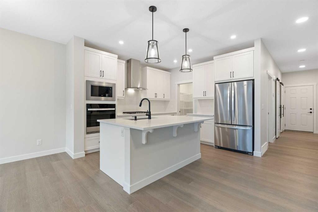 334 Rivercrest Road, Cochrane, AB - Indoor Photo Showing Kitchen With Stainless Steel Kitchen With Upgraded Kitchen