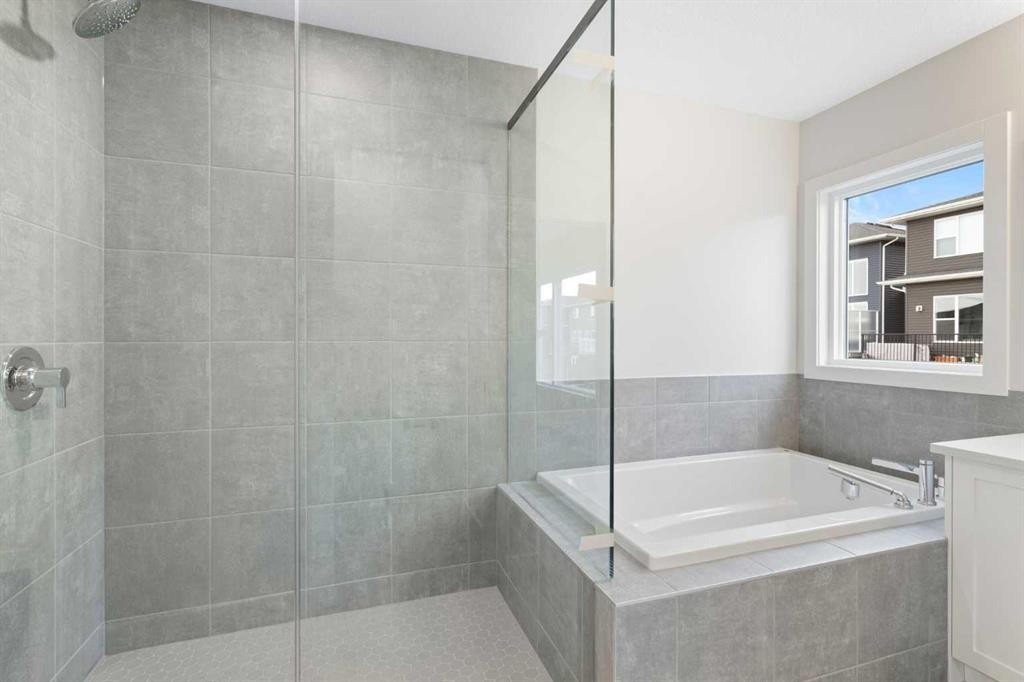 334 Rivercrest Road, Cochrane, AB - Indoor Photo Showing Bathroom