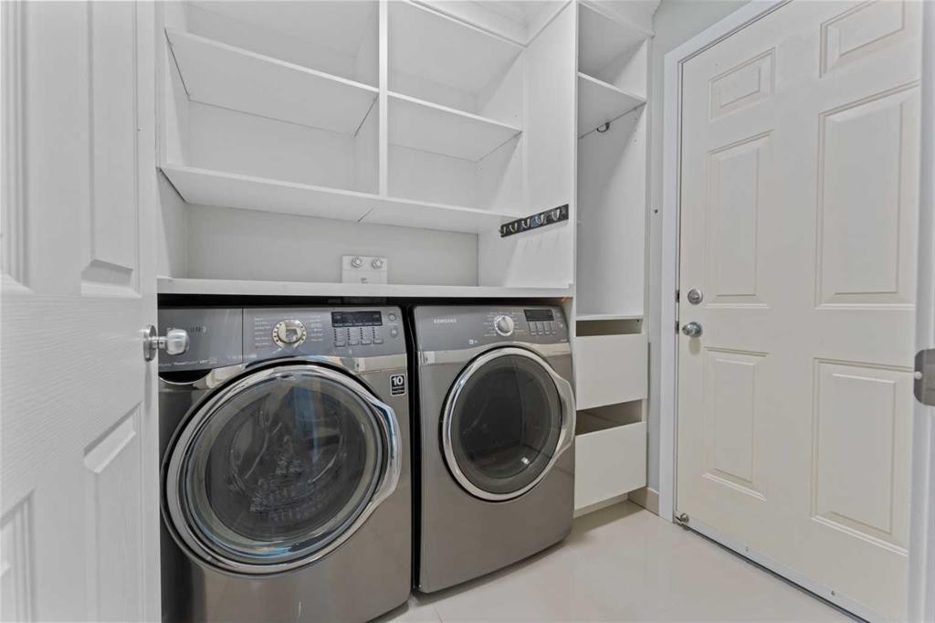 28 Panamount Lane Nw, Calgary, AB - Indoor Photo Showing Laundry Room