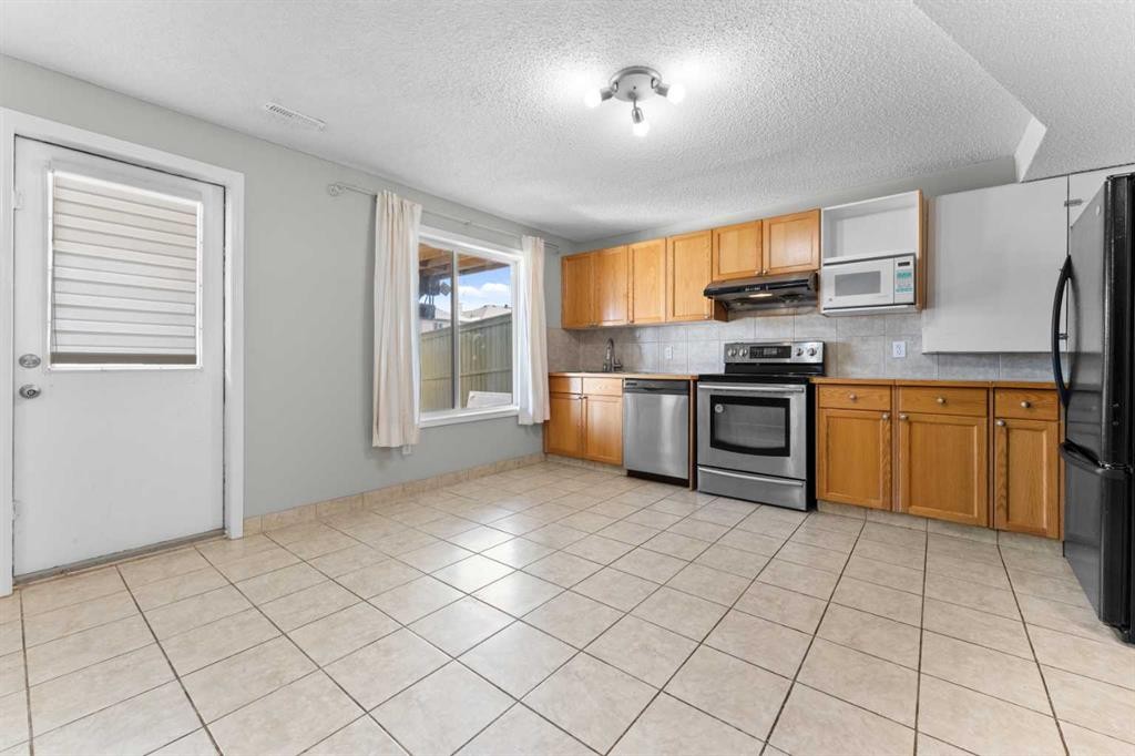 28 Panamount Lane Nw, Calgary, AB - Indoor Photo Showing Kitchen With Stainless Steel Kitchen