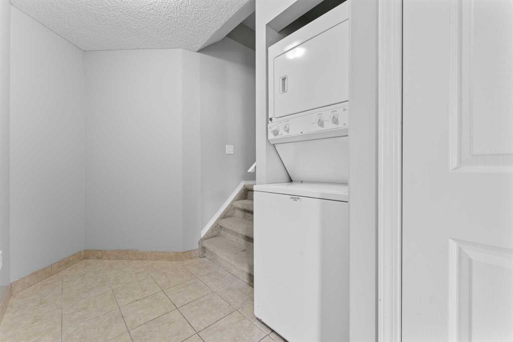 28 Panamount Lane Nw, Calgary, AB - Indoor Photo Showing Laundry Room