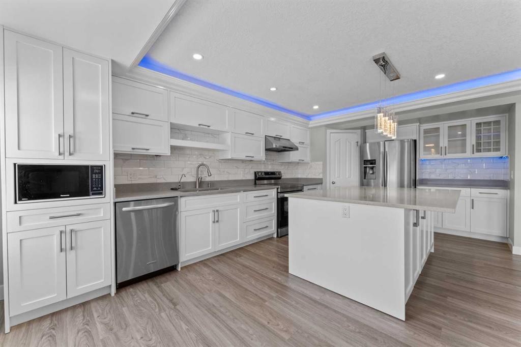 28 Panamount Lane Nw, Calgary, AB - Indoor Photo Showing Kitchen With Stainless Steel Kitchen With Upgraded Kitchen