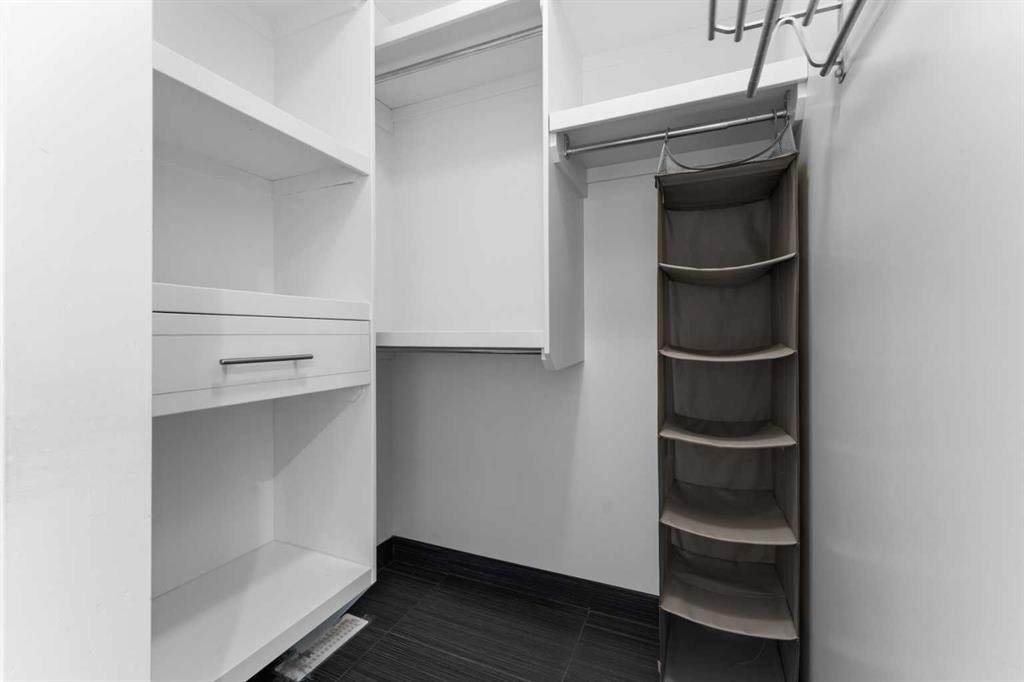 28 Panamount Lane Nw, Calgary, AB - Indoor Photo Showing Other Room