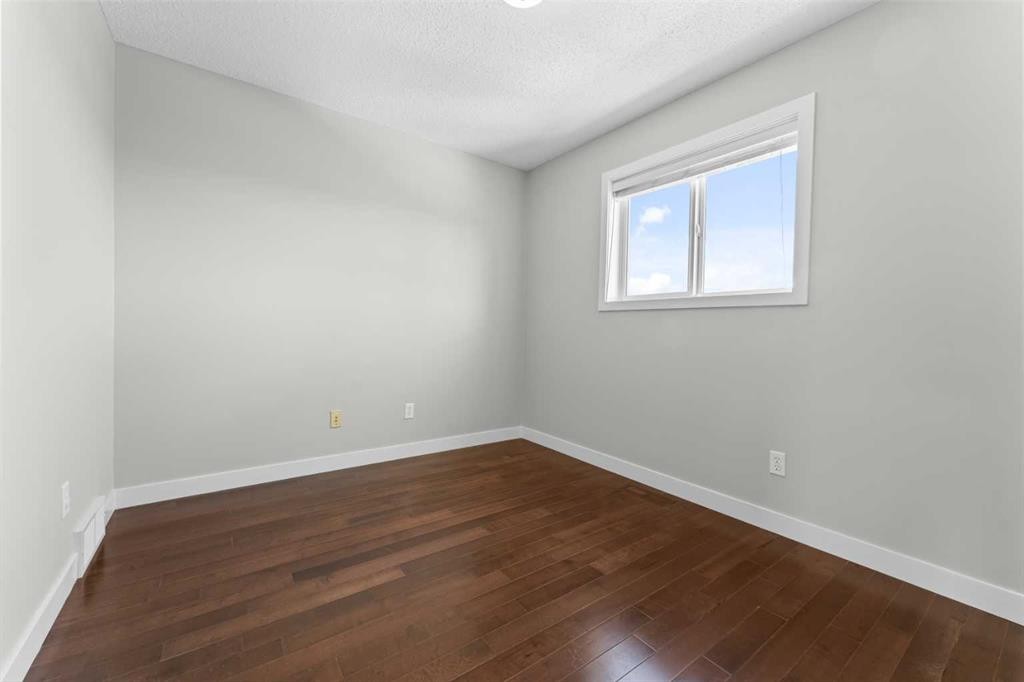 28 Panamount Lane Nw, Calgary, AB - Indoor Photo Showing Other Room