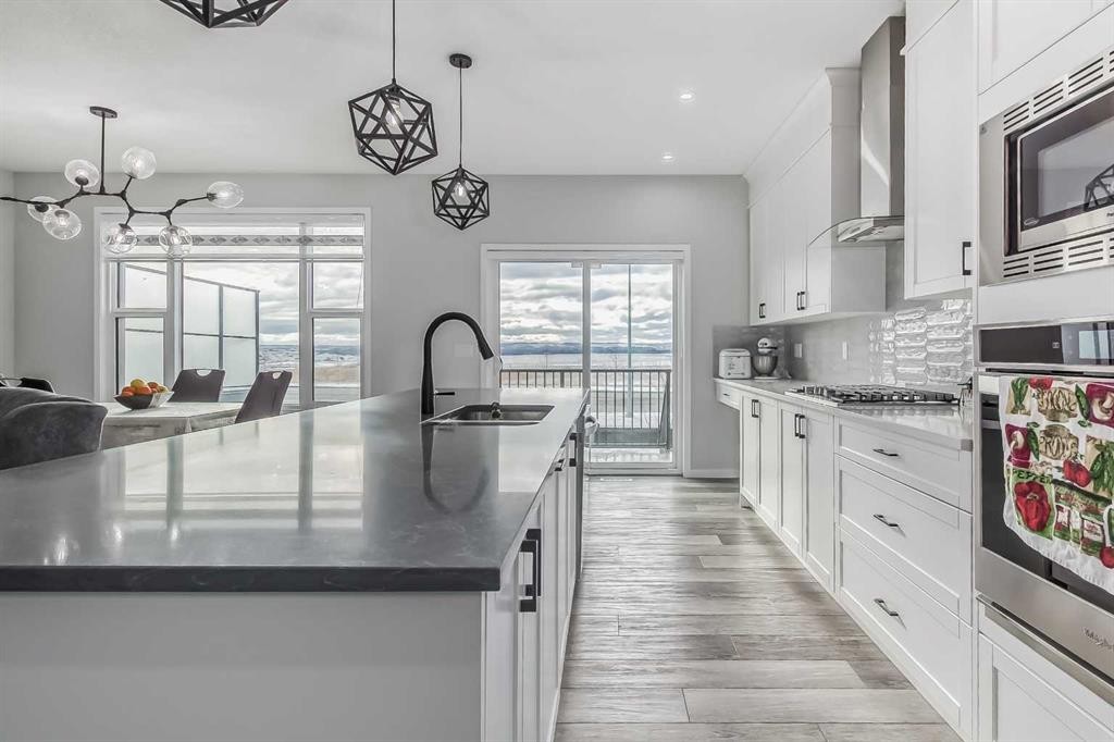 612 Seton Circle Se, Calgary, AB - Indoor Photo Showing Kitchen With Upgraded Kitchen