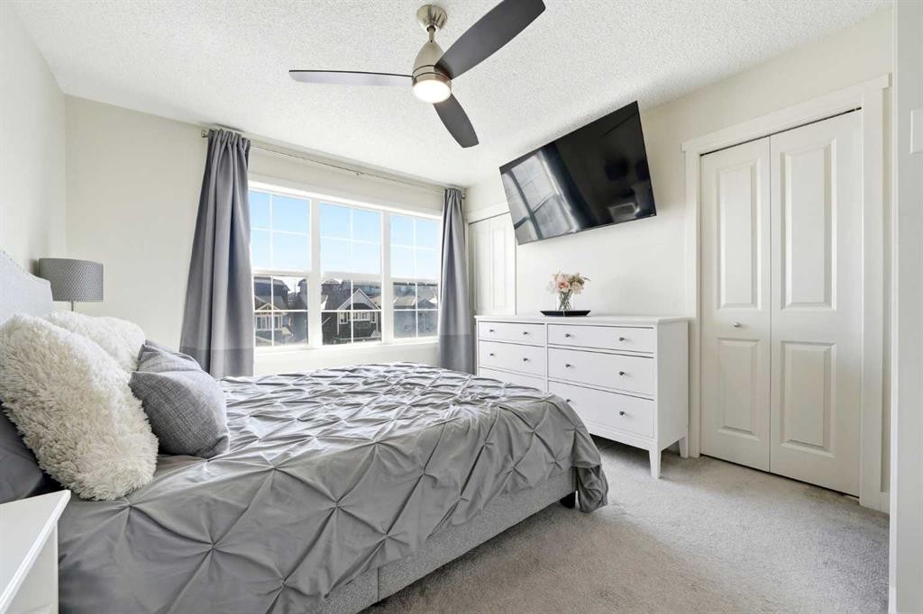 14 Nolan Hill Gate Nw, Calgary, AB - Indoor Photo Showing Bedroom