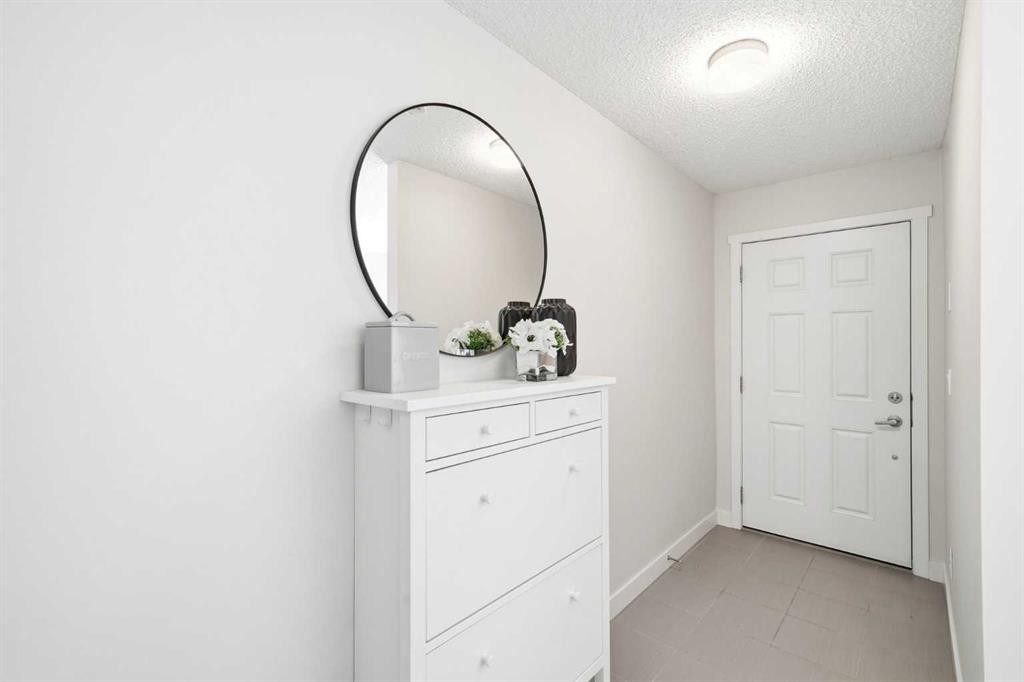 14 Nolan Hill Gate Nw, Calgary, AB - Indoor Photo Showing Other Room