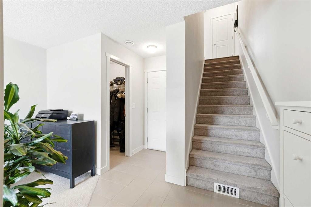 14 Nolan Hill Gate Nw, Calgary, AB - Indoor Photo Showing Other Room