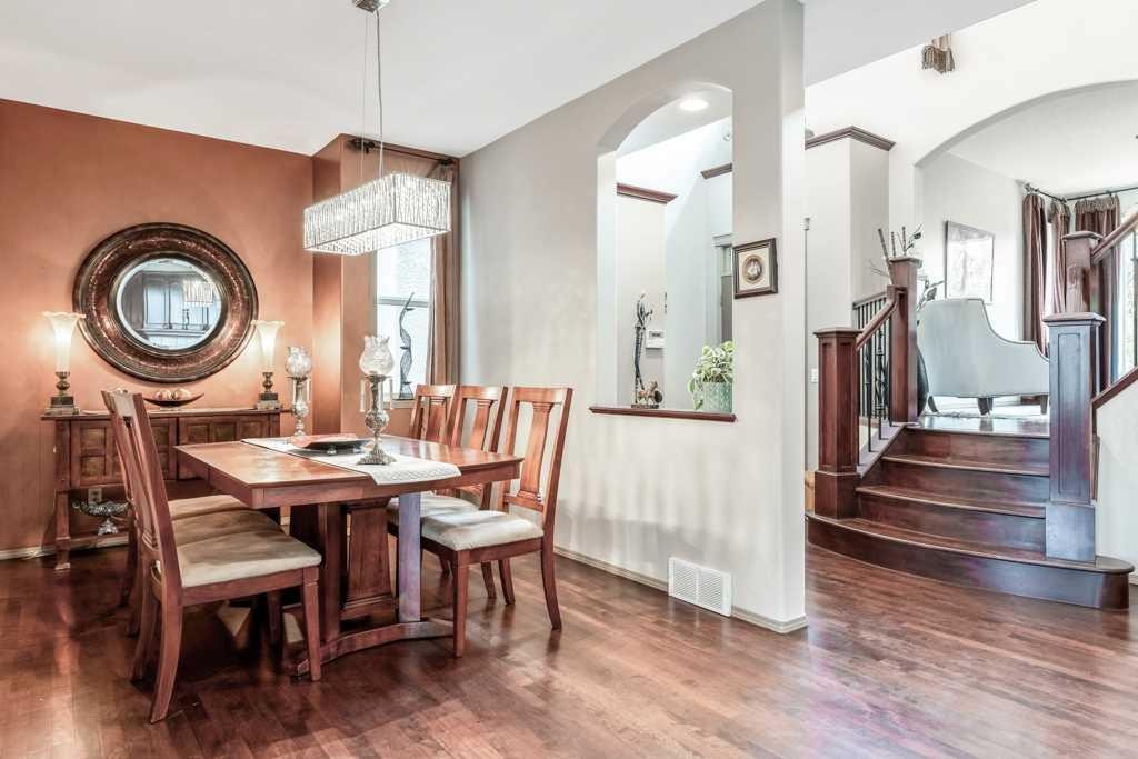 40 Cougar Ridge Heights Sw, Calgary, AB - Indoor Photo Showing Dining Room