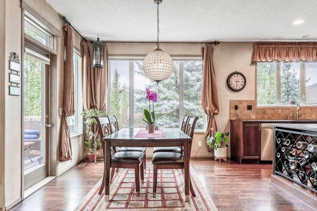 40 Cougar Ridge Heights Sw, Calgary, AB - Indoor Photo Showing Dining Room
