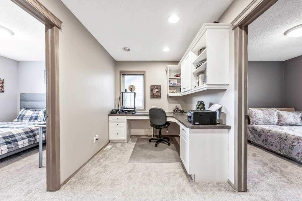 40 Cougar Ridge Heights Sw, Calgary, AB - Indoor