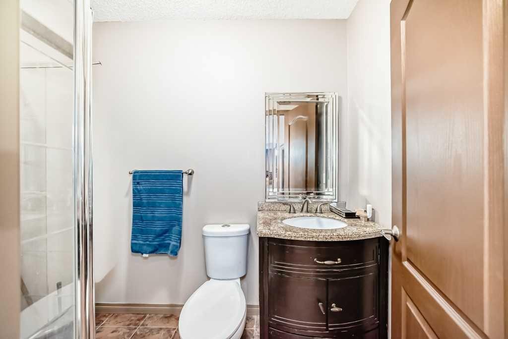 40 Cougar Ridge Heights Sw, Calgary, AB - Indoor Photo Showing Bathroom