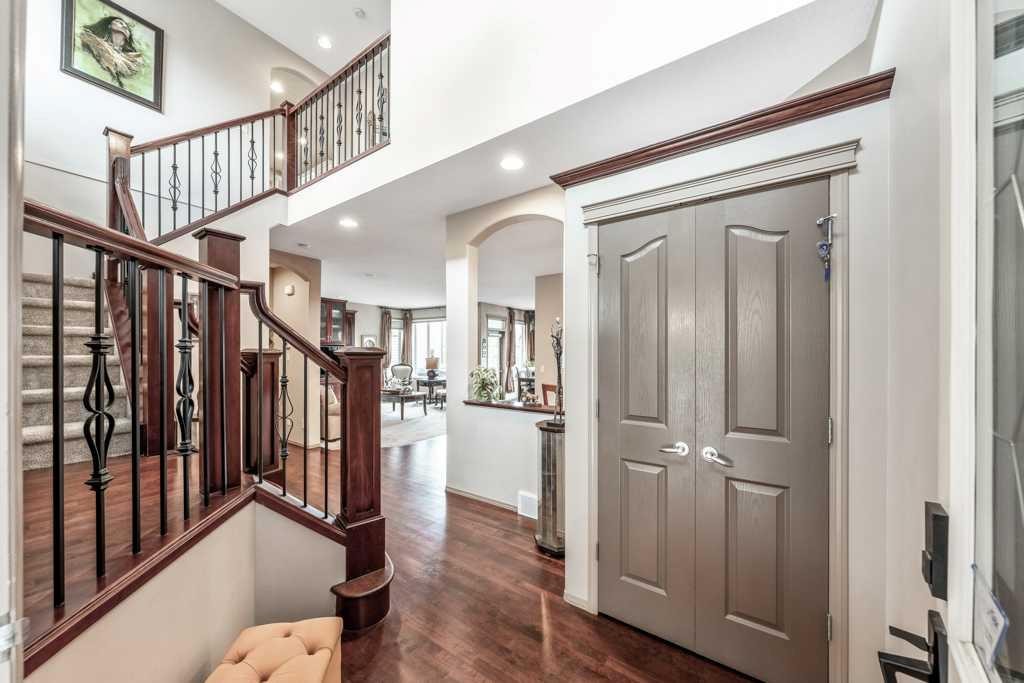 40 Cougar Ridge Heights Sw, Calgary, AB - Indoor Photo Showing Other Room