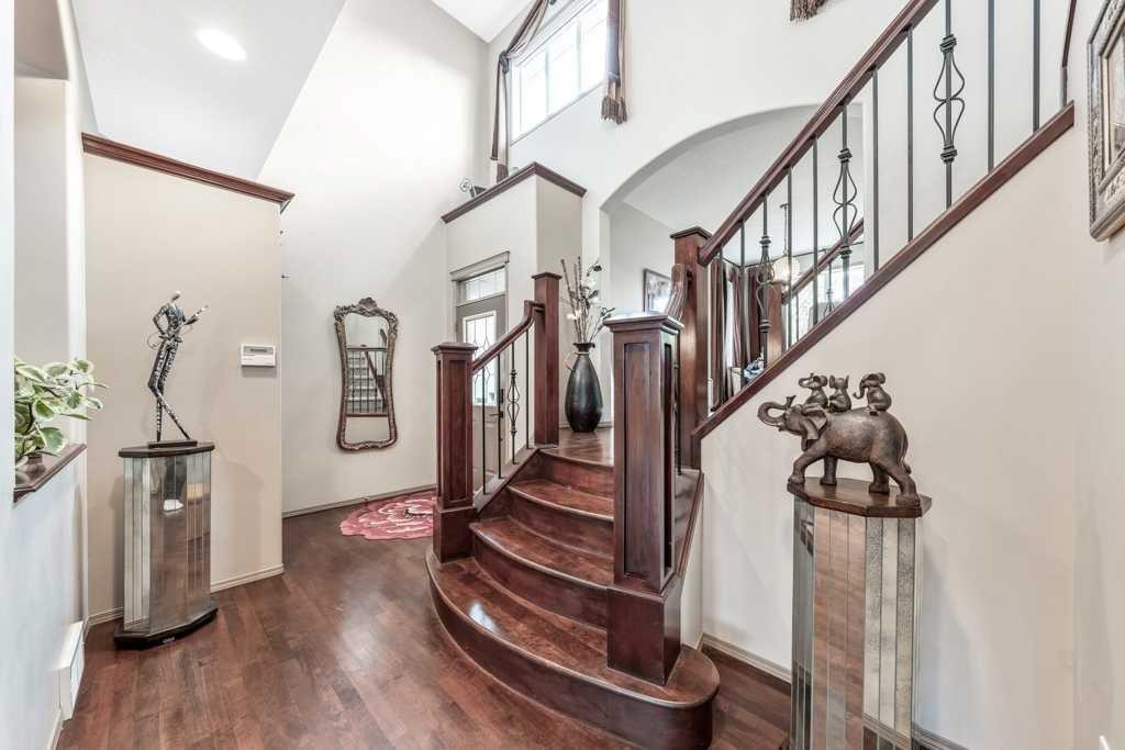 40 Cougar Ridge Heights Sw, Calgary, AB - Indoor Photo Showing Other Room