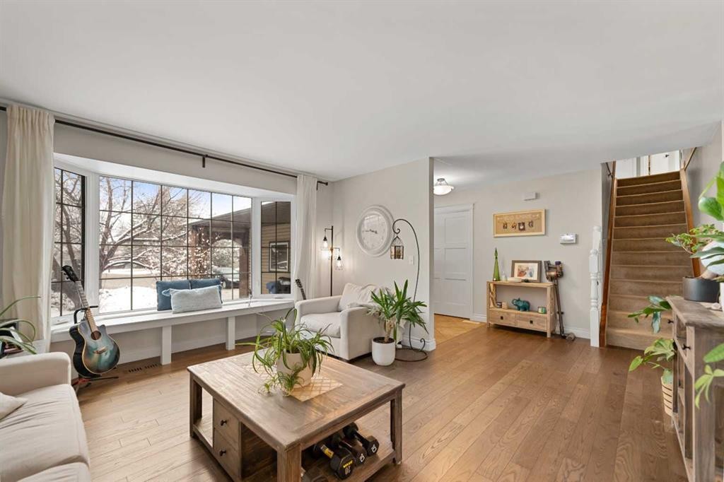 436 Ranchridge Bay Nw, Calgary, AB - Indoor Photo Showing Living Room