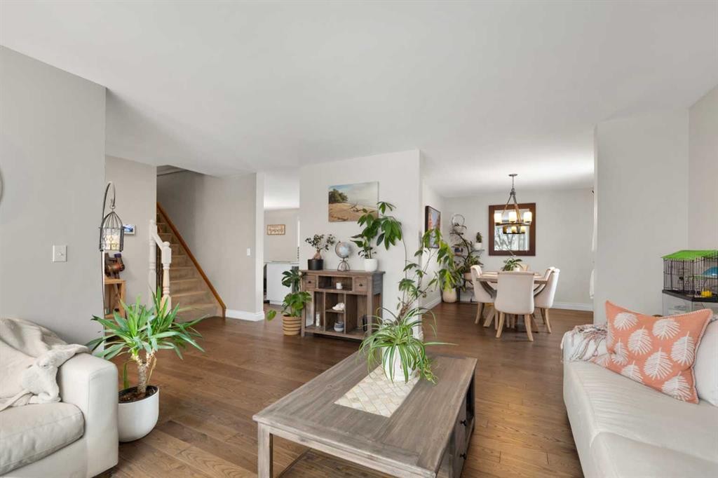 436 Ranchridge Bay Nw, Calgary, AB - Indoor Photo Showing Living Room