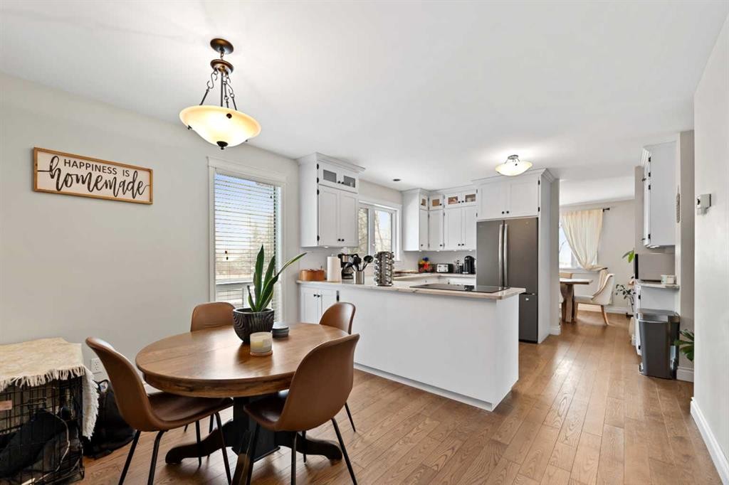 436 Ranchridge Bay Nw, Calgary, AB - Indoor Photo Showing Dining Room
